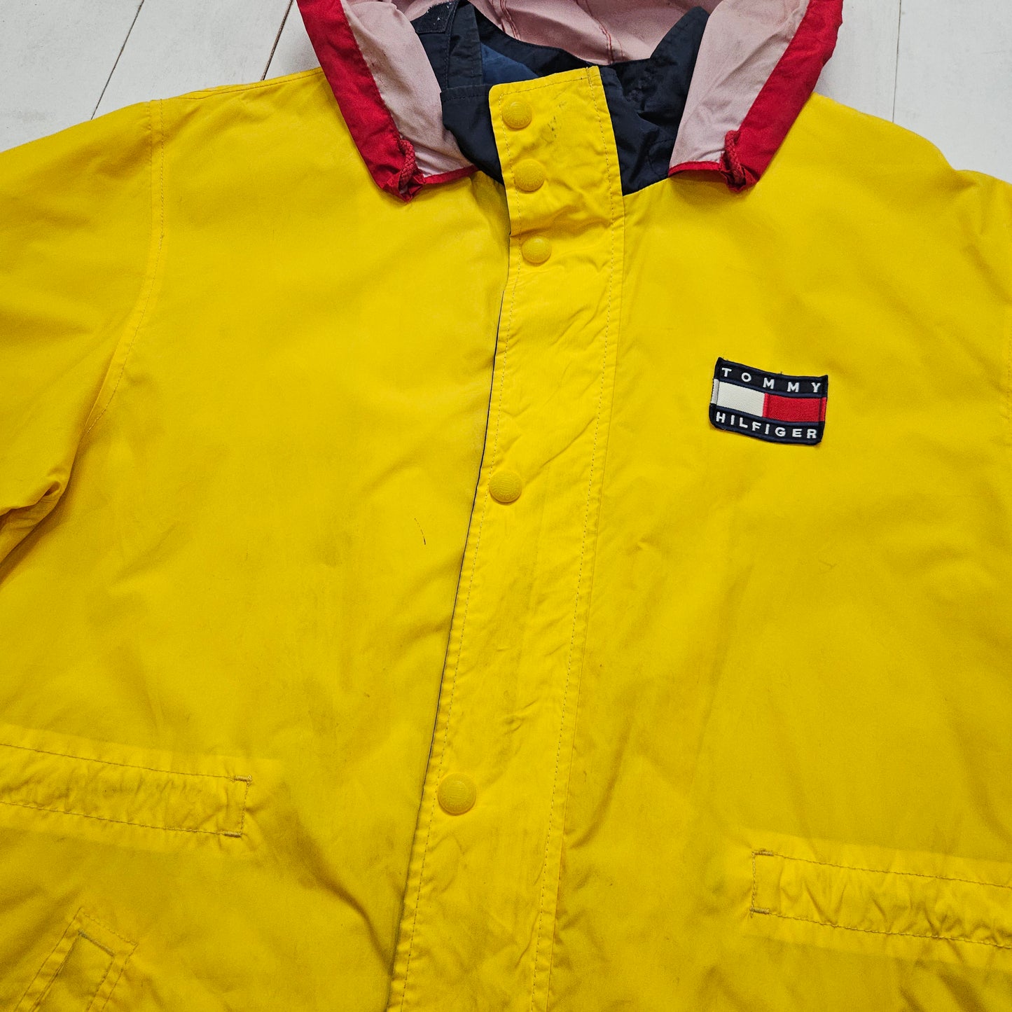 1990s Tommy Hilfiger Yellow Sleeve Spellout Windbreaker Rain Jacket Size L/XL