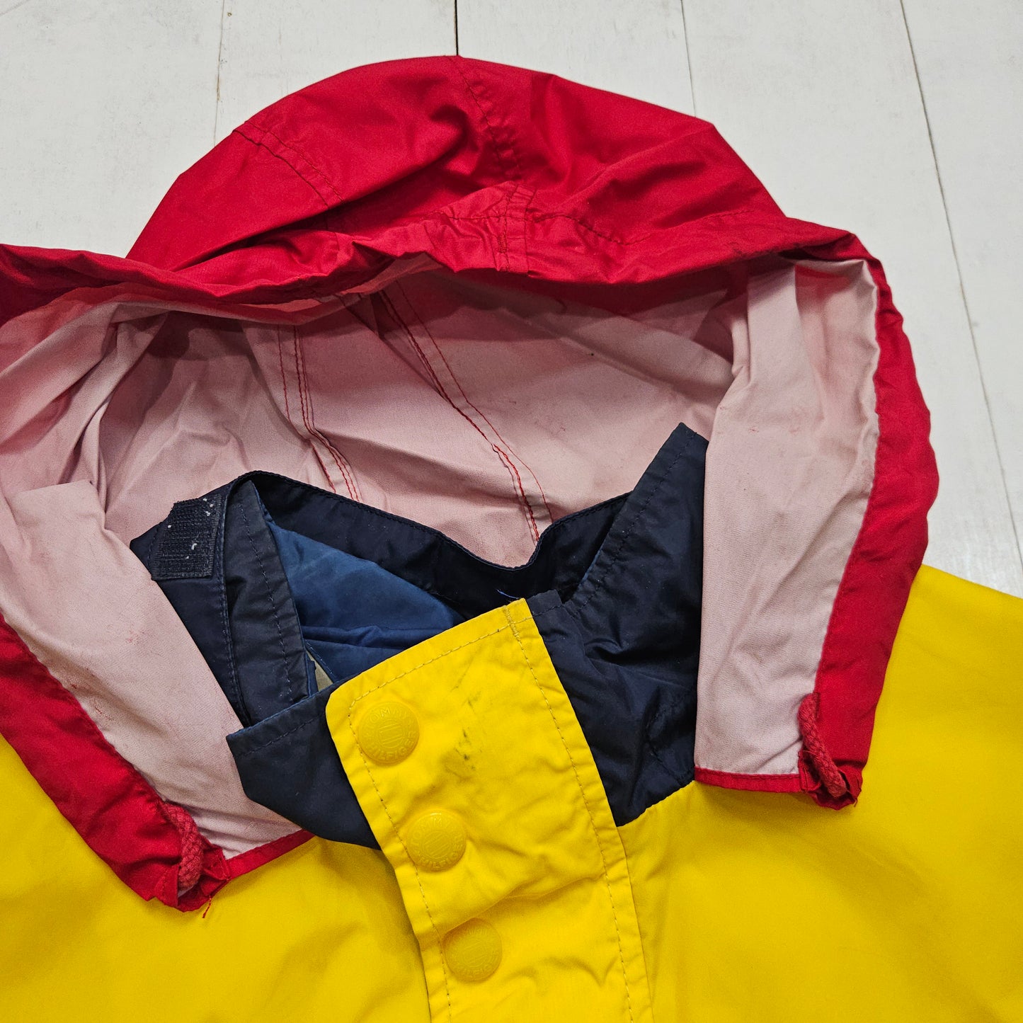 1990s Tommy Hilfiger Yellow Sleeve Spellout Windbreaker Rain Jacket Size L/XL