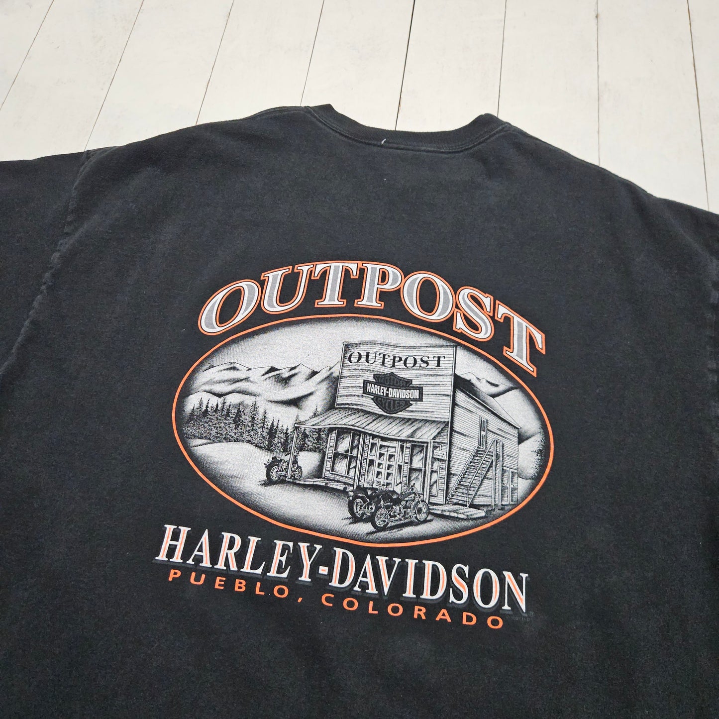 2000s 2003 Y2K Harley-Davidson Black Bar Shield Logo Pinstripe Flames Outpost Pueblo Colorado Motorcycle T-Shirt Made in USA Size XXL