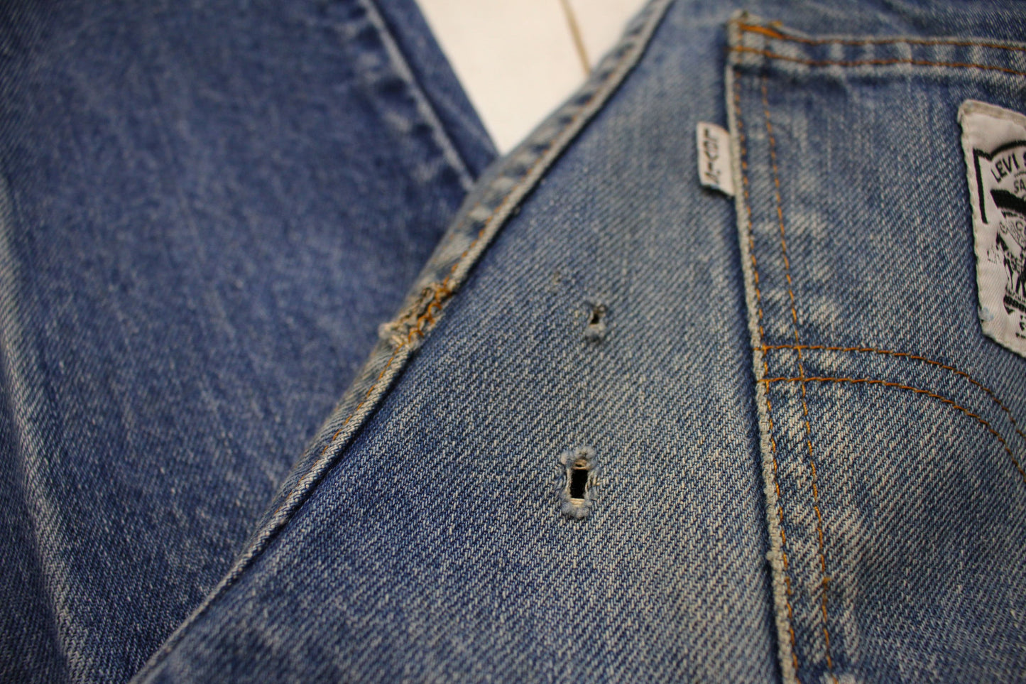1980s Levi's White Label High Rise Blue Denim Jeans Made in USA Size 26x28.5