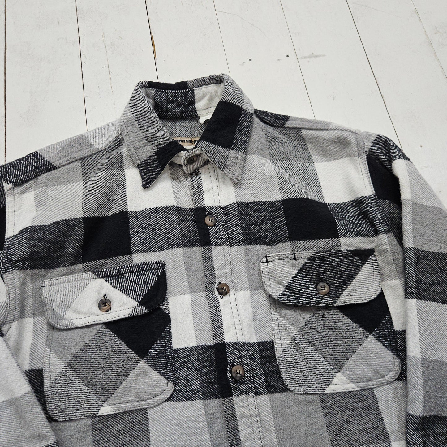 2000s Winter Run White/Grey/Black Buffalo Plaid Flannel Shirt Size S/M
