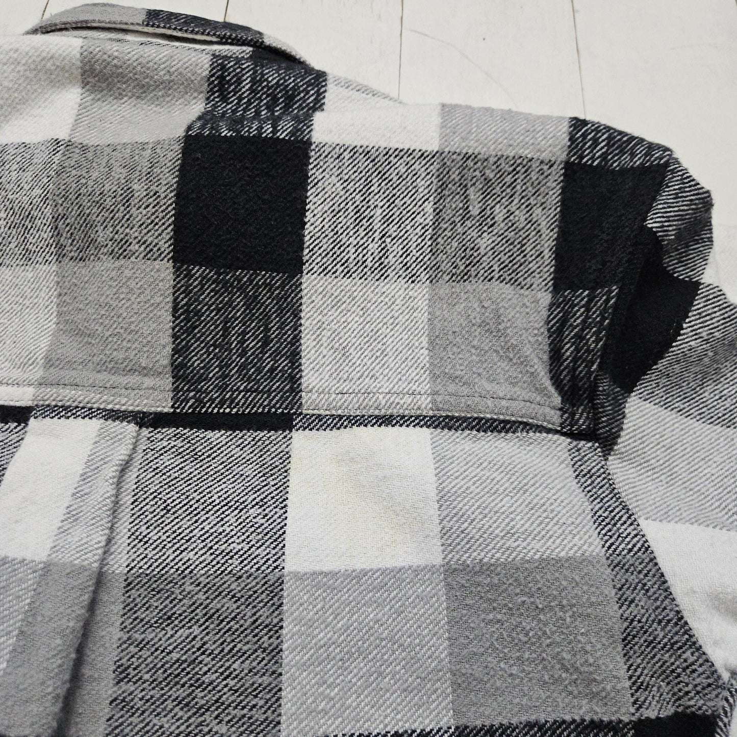 2000s Winter Run White/Grey/Black Buffalo Plaid Flannel Shirt Size S/M
