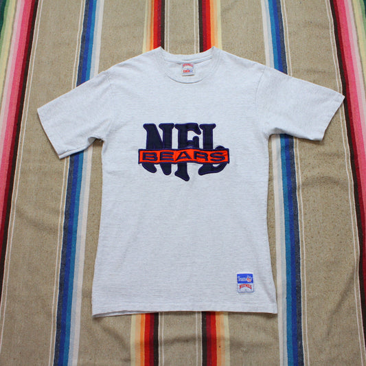 1990s Nutmeg Mills Chicago Bear NFL Football Embroidered T-Shirt Made in Canada Size M