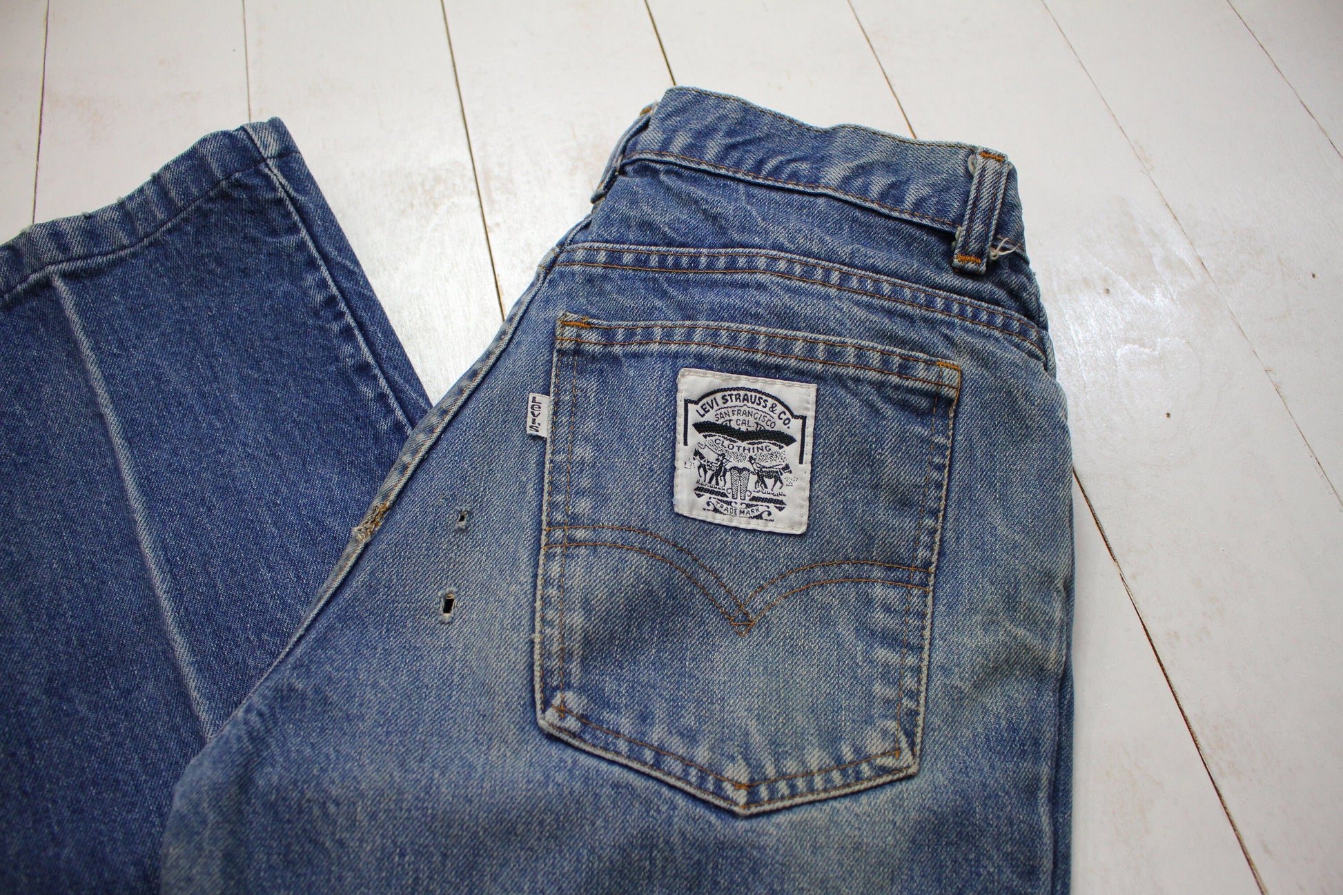 1980s Levi's White Label High Rise Blue Denim Jeans Made in USA Size 26x28.5