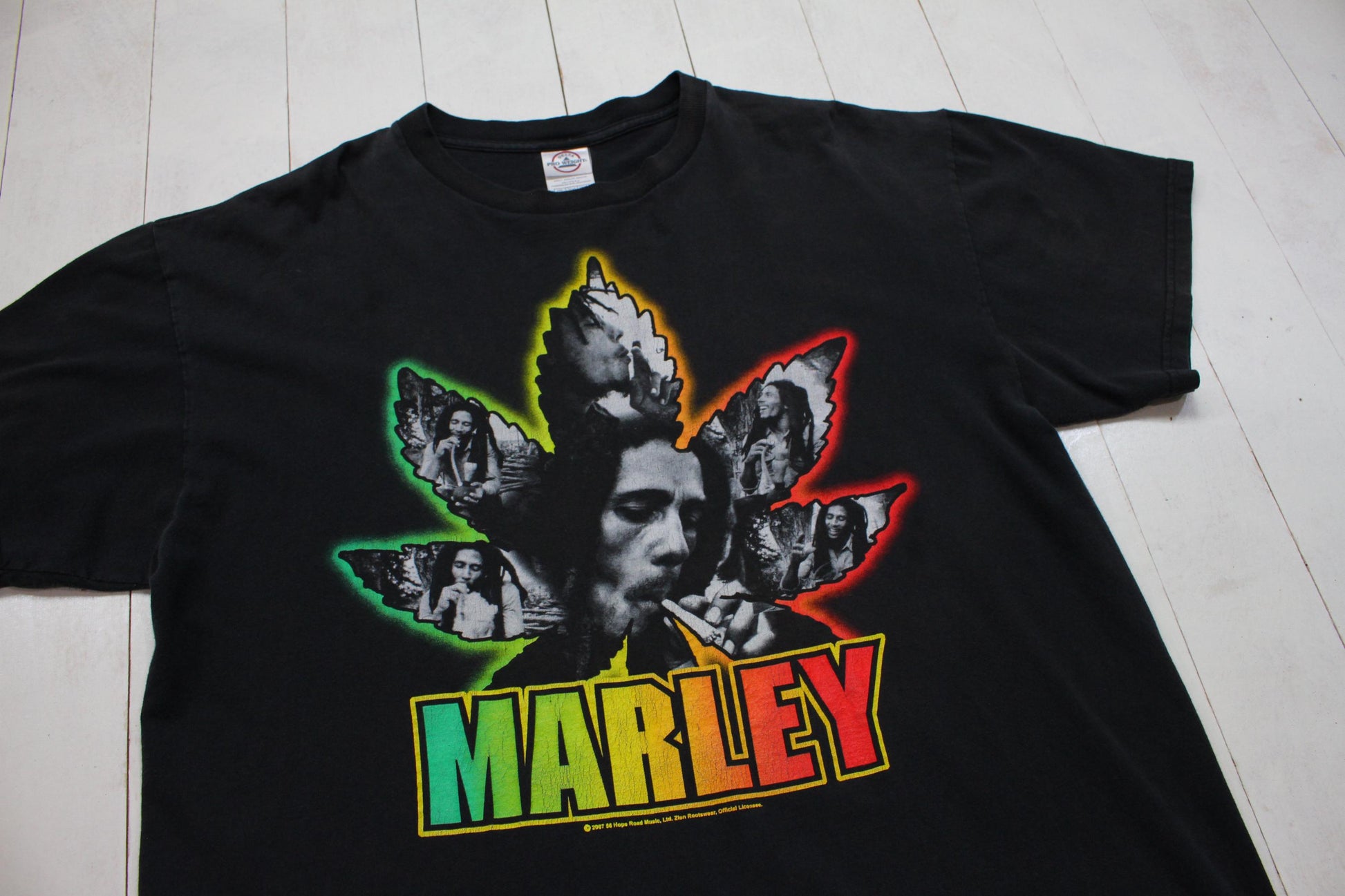2000s 2007 Bob Marley Weed Leaf Band T-Shirt Size L/XL
