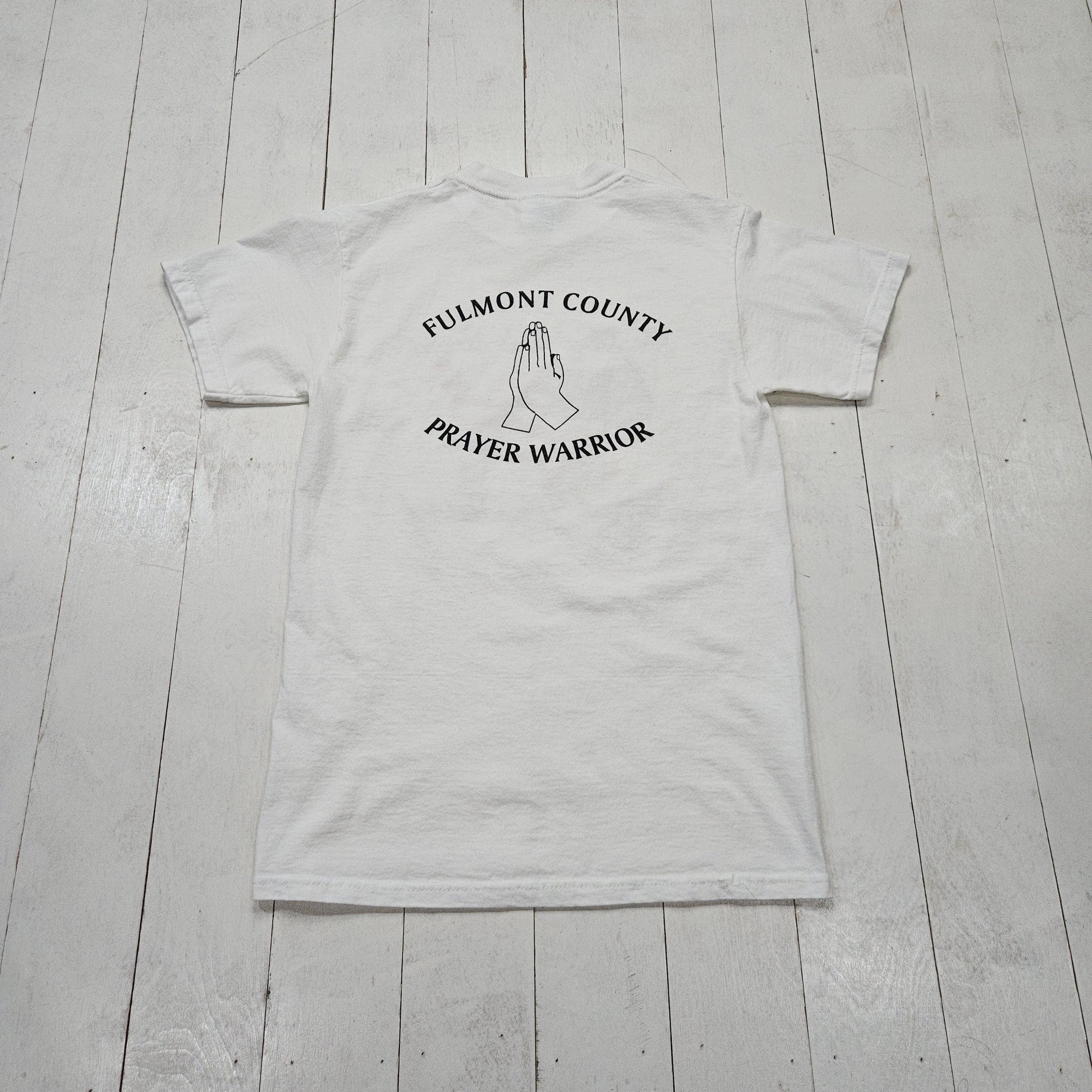 2000s Y2K Delta White In God We Trust Prayer Warrior Fulmont County T-Shirt Size S
