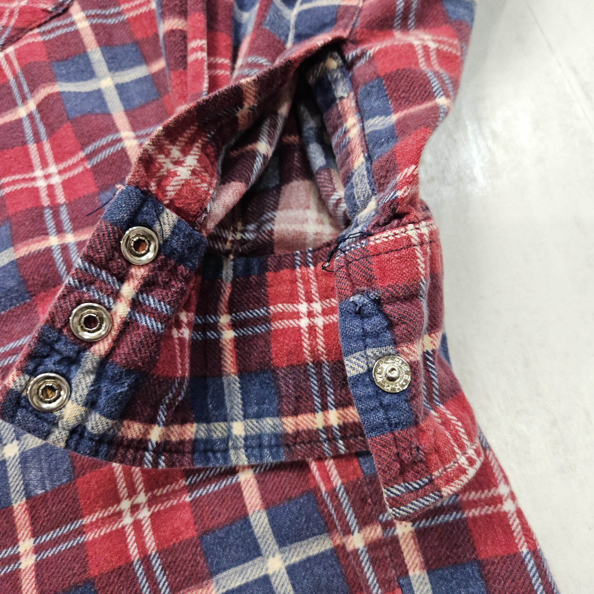 1990s Mountain Resort Red/Blue Plaid Printed Cotton Flannel Pearl Snap Western Shirt L