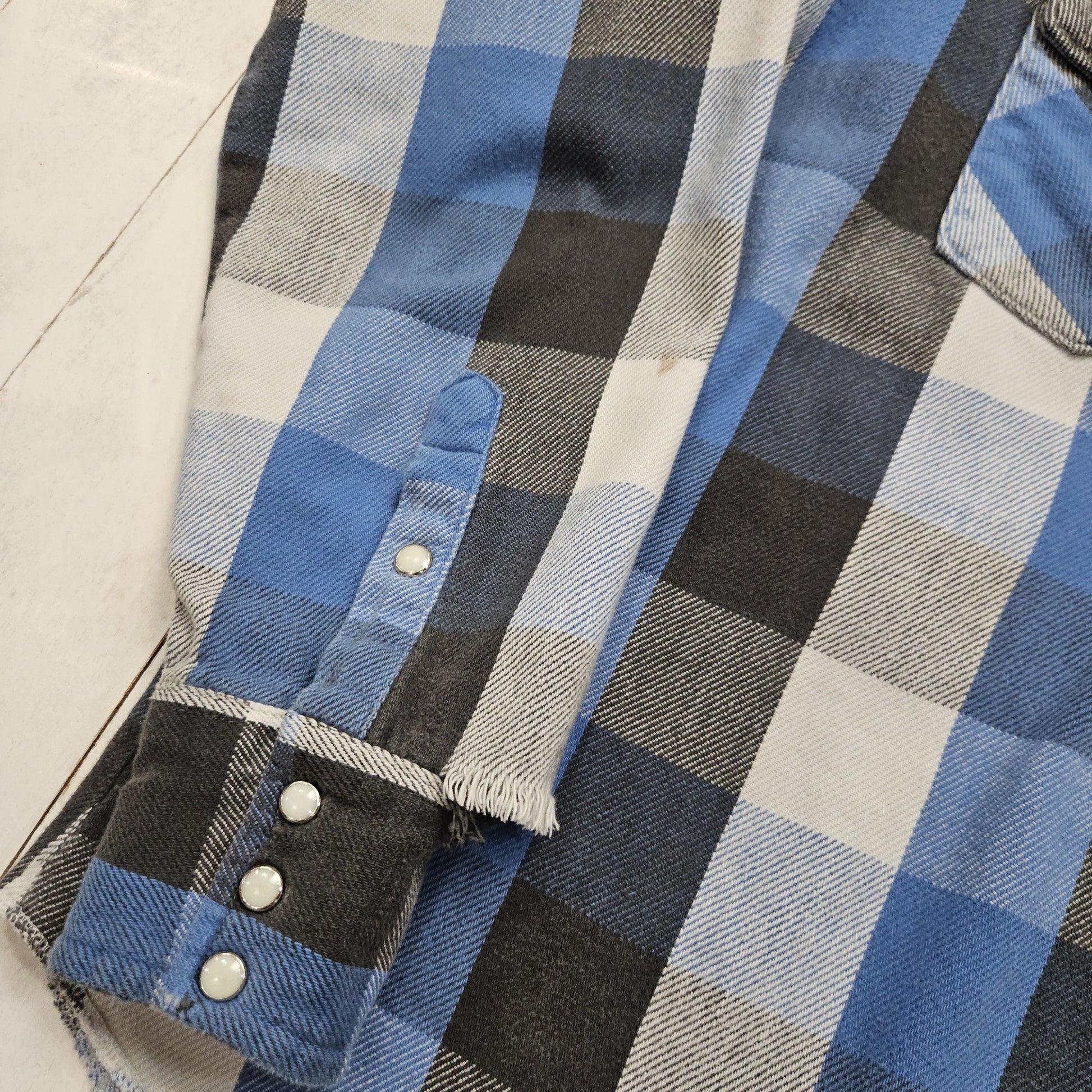 1980s Wrangler Blue/White/Black Buffalo Plaid Pearl Snap Flannel Western Shirt Made in USA Size XL