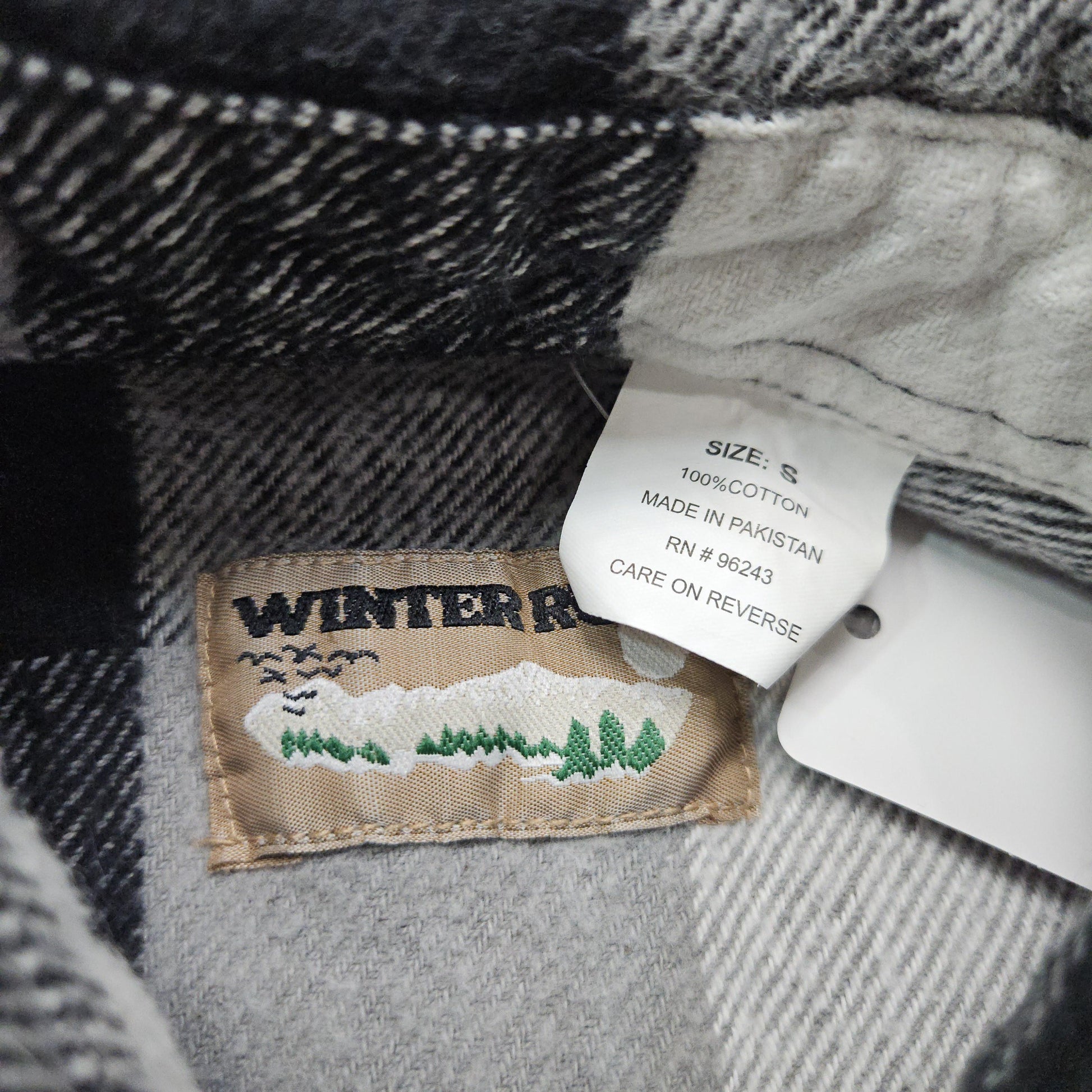 2000s Winter Run White/Grey/Black Buffalo Plaid Flannel Shirt Size S/M