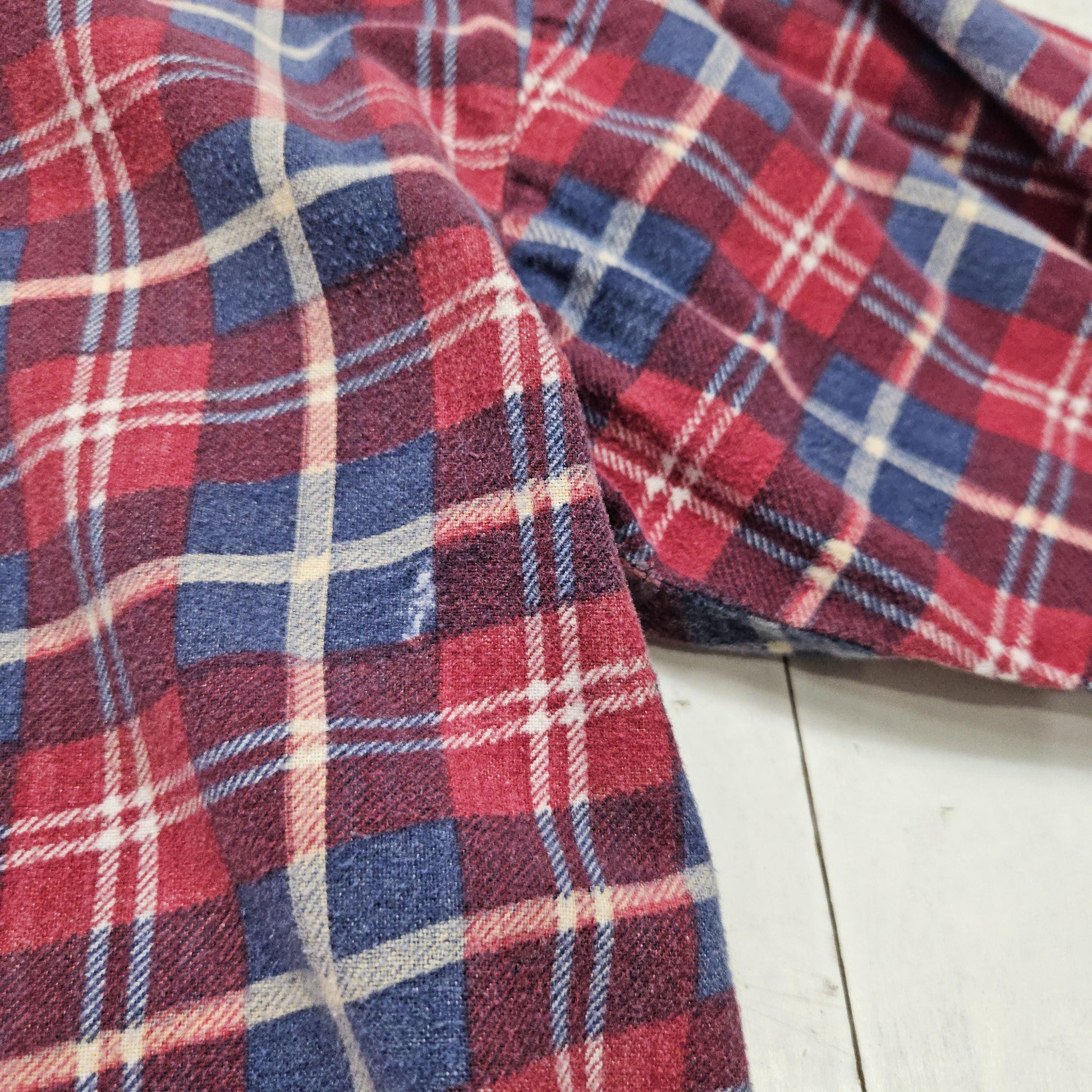 1990s Mountain Resort Red/Blue Plaid Printed Cotton Flannel Pearl Snap Western Shirt L