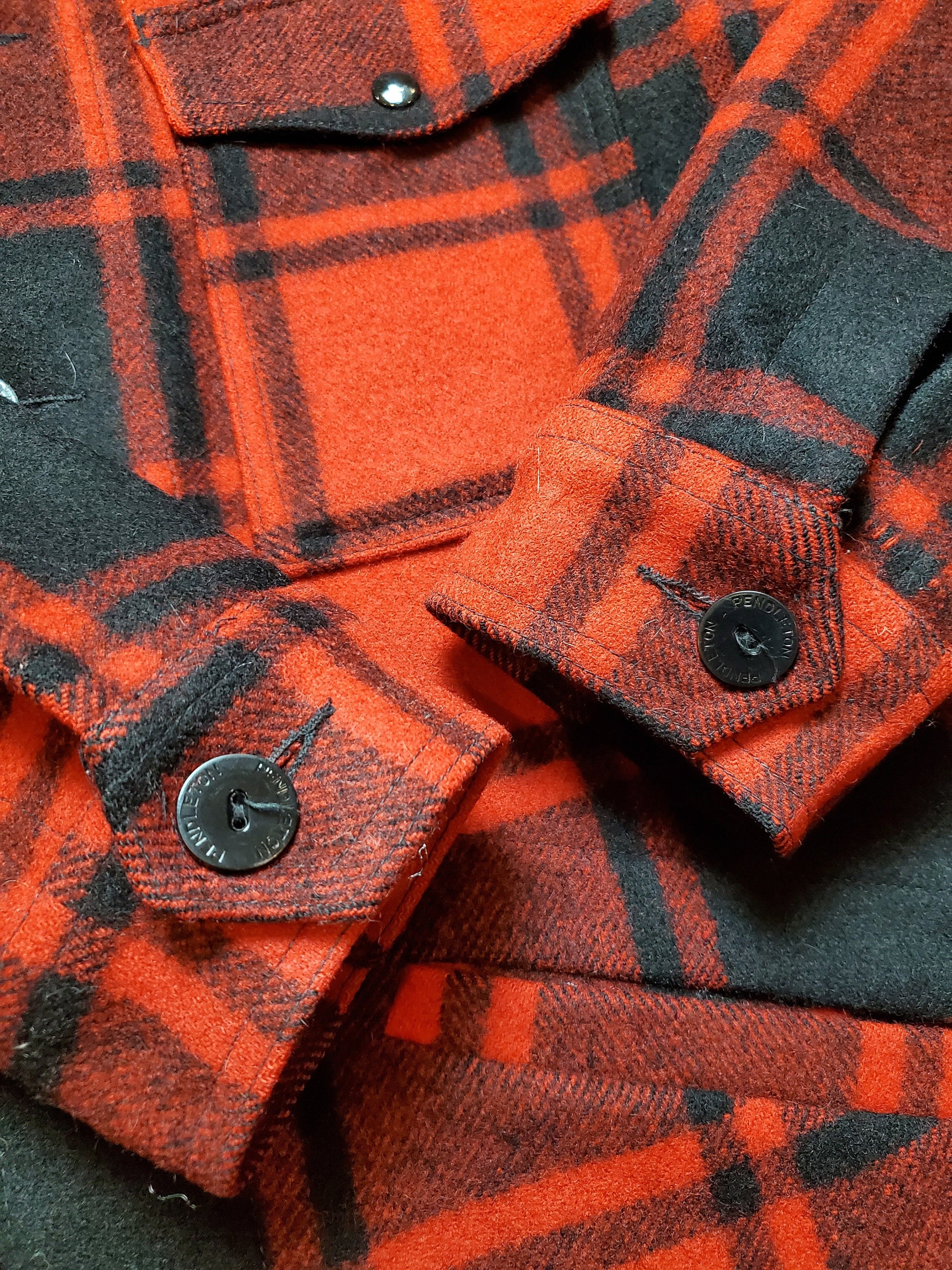 1970s Pendleton Buffalo Plaid Wool Mackinaw Jacket Made in USA Size L/XL