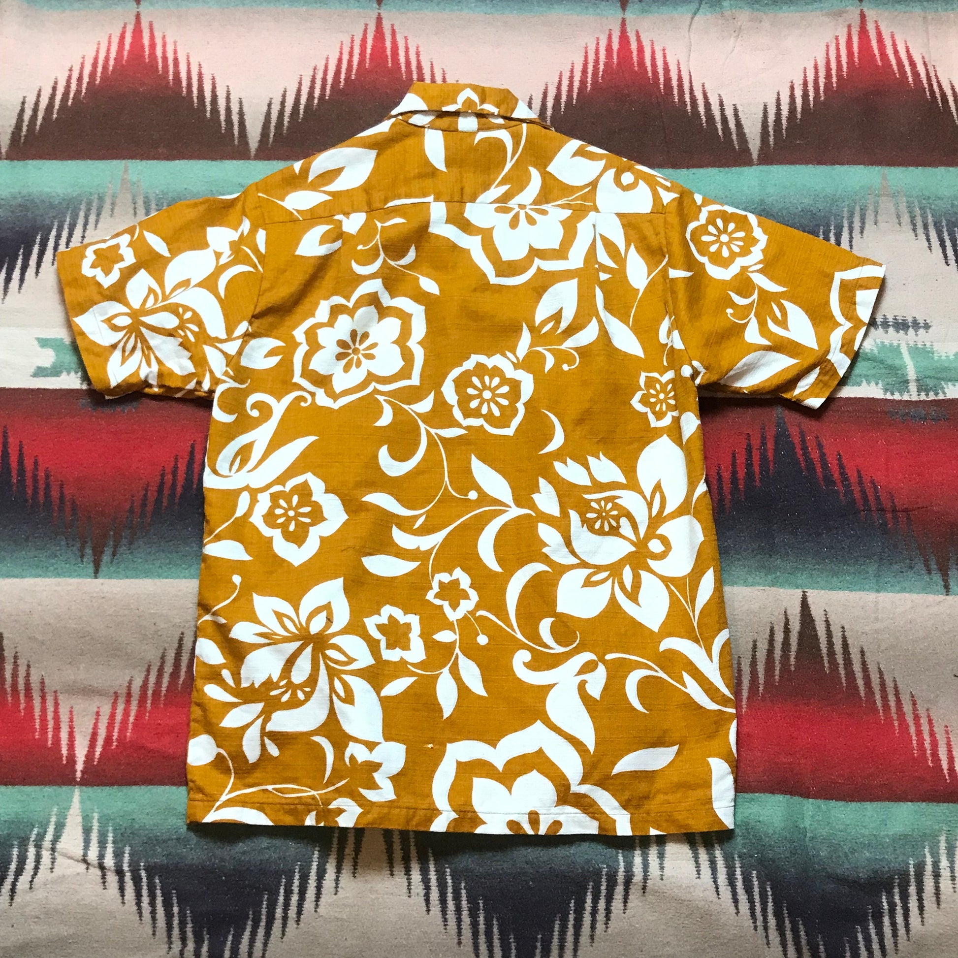 1970s Made in Hawaii Barkcloth Tropical Hawaiian Shirt Size S