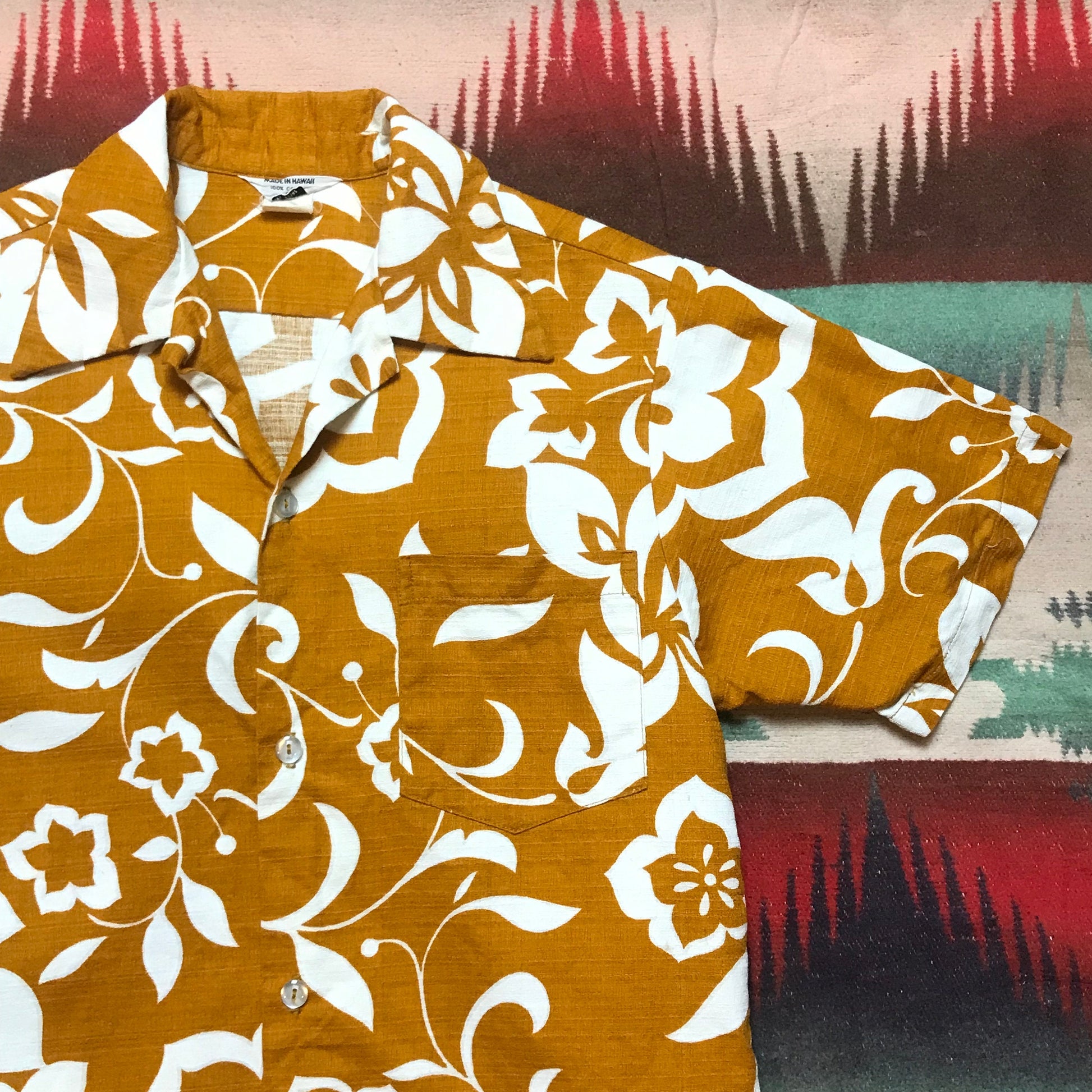 1970s Made in Hawaii Barkcloth Tropical Hawaiian Shirt Size S
