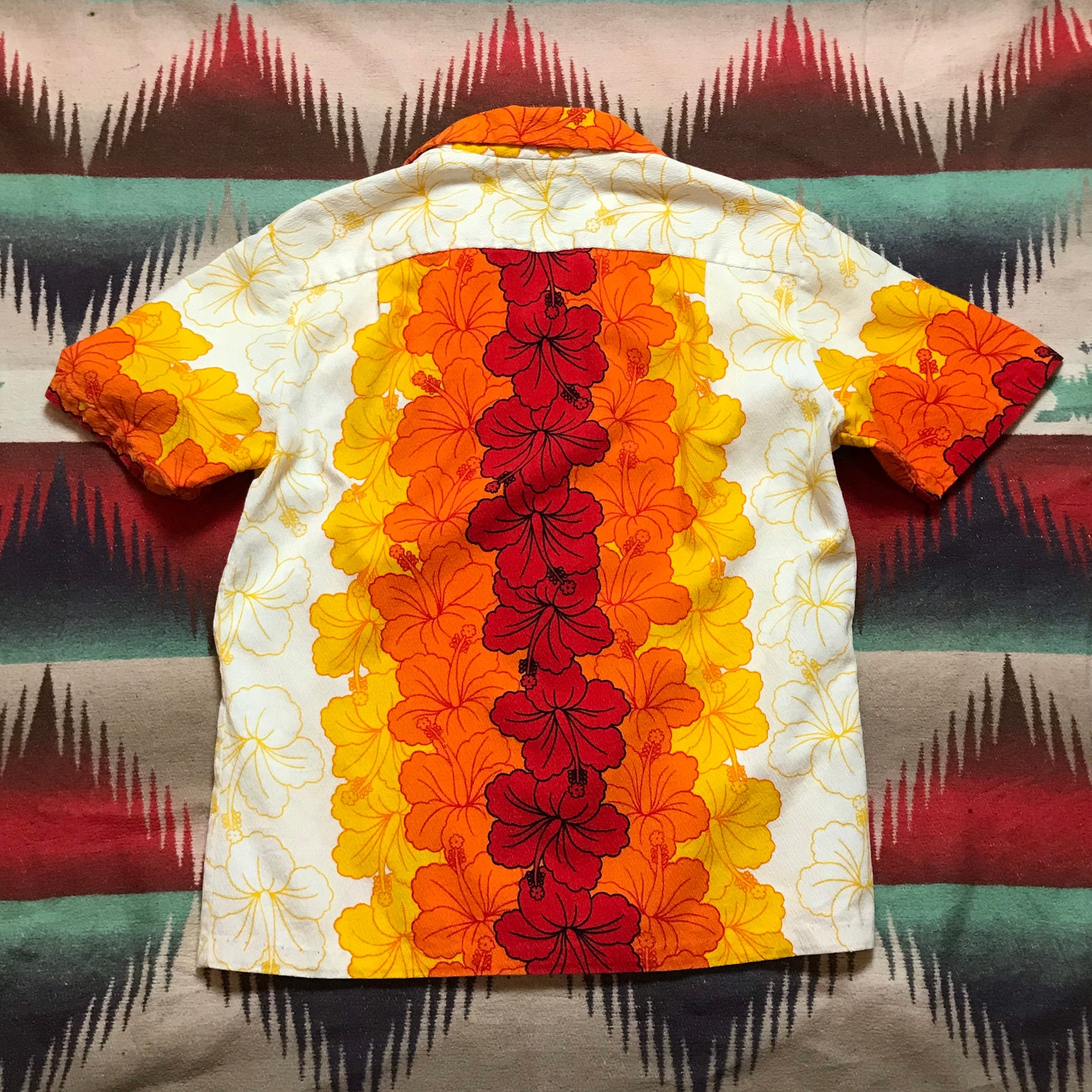 1960s Ui-Maikai Bark Cloth Hibiscus Printed Hawaiian Shirt Made in Hawaii Size M/L