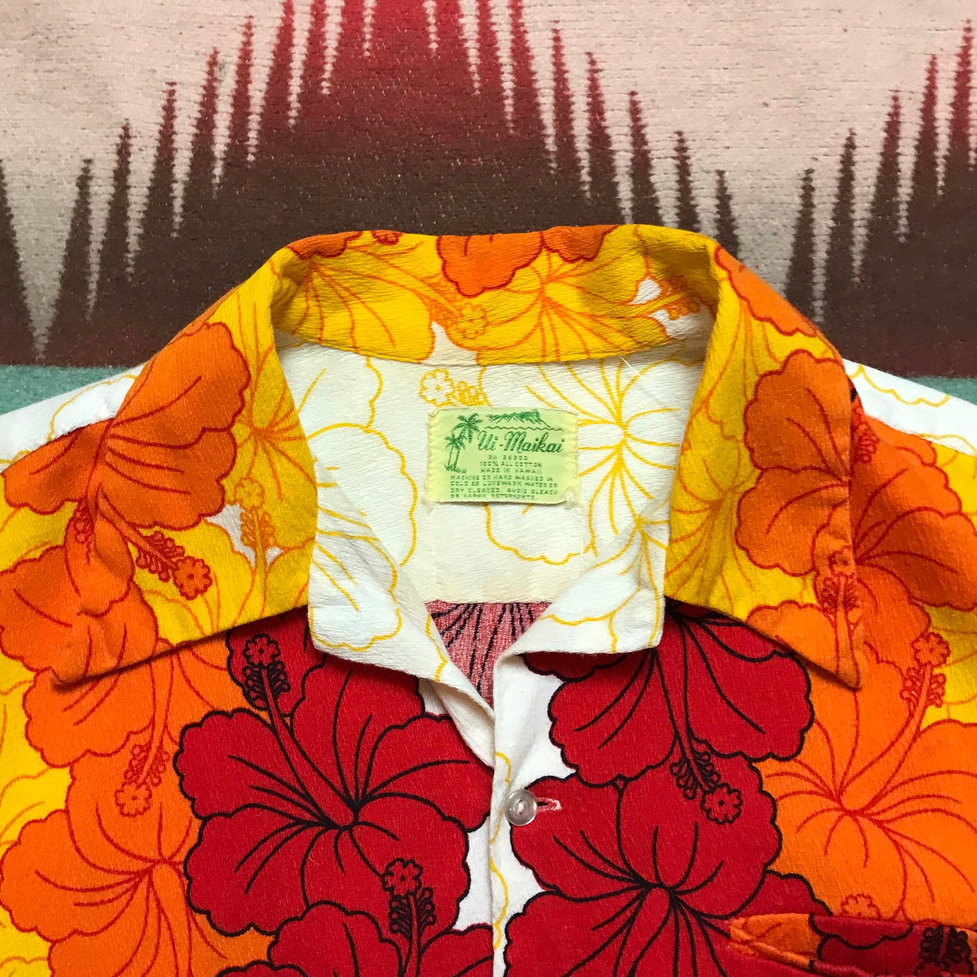 1960s Ui-Maikai Bark Cloth Hibiscus Printed Hawaiian Shirt Made in Hawaii Size M/L