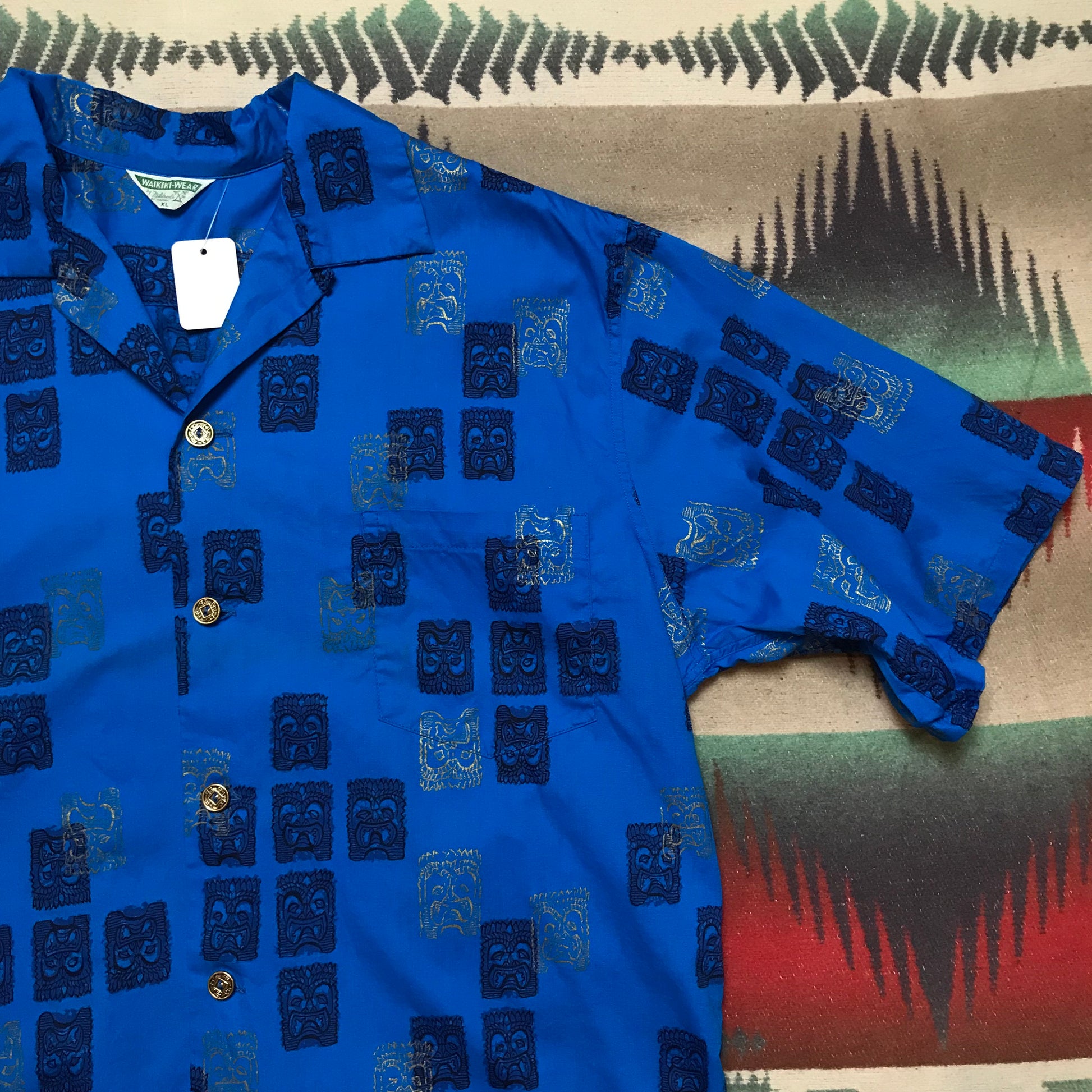 1960s/1970s Waikiki Wear by Mildred's of Hawaii Loop Collar Hawaiian Shirt Size XL