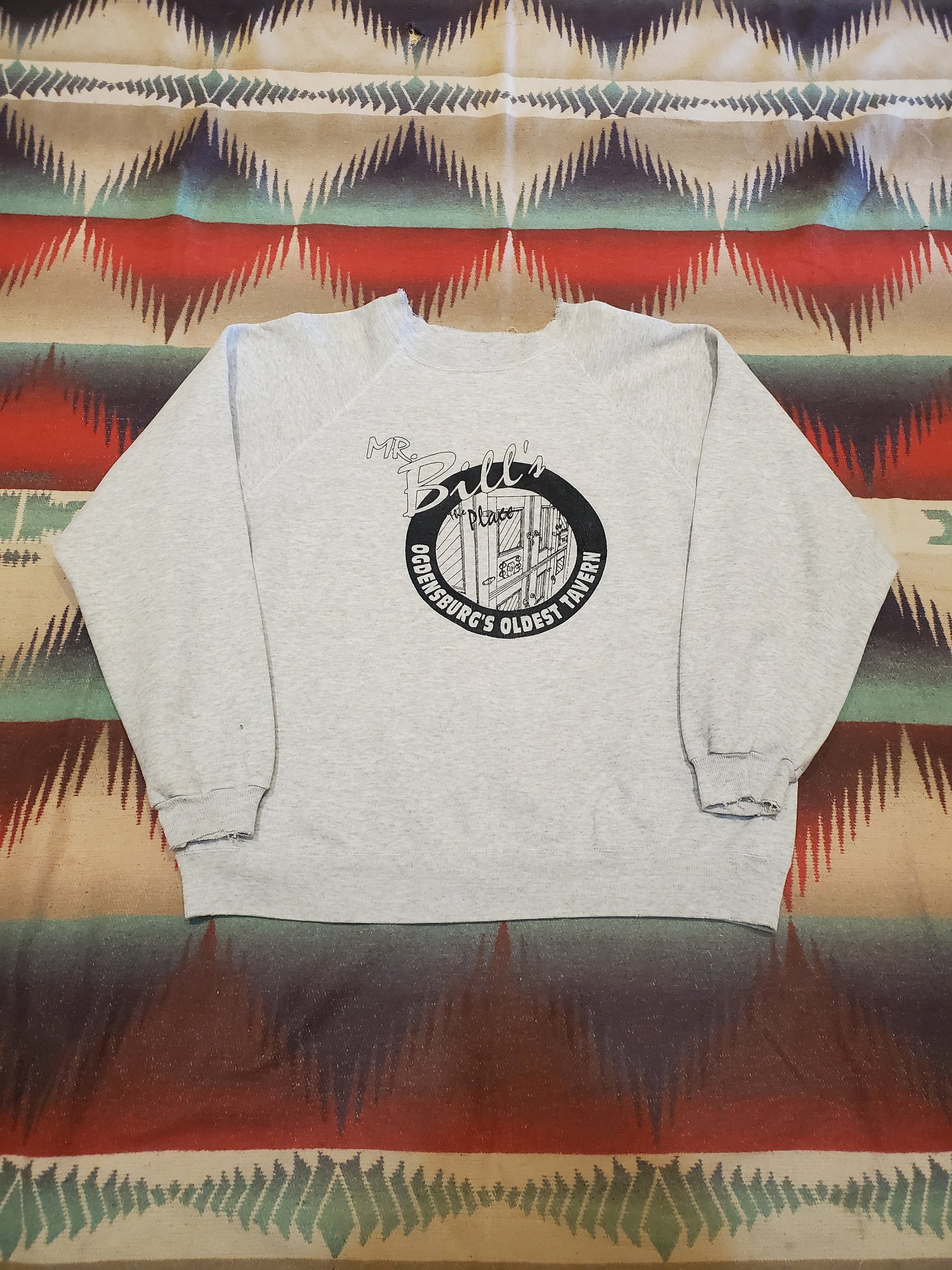 1990s Mr Bill's Place Tavern Raglan Sweatshirt Made in USA Size XL