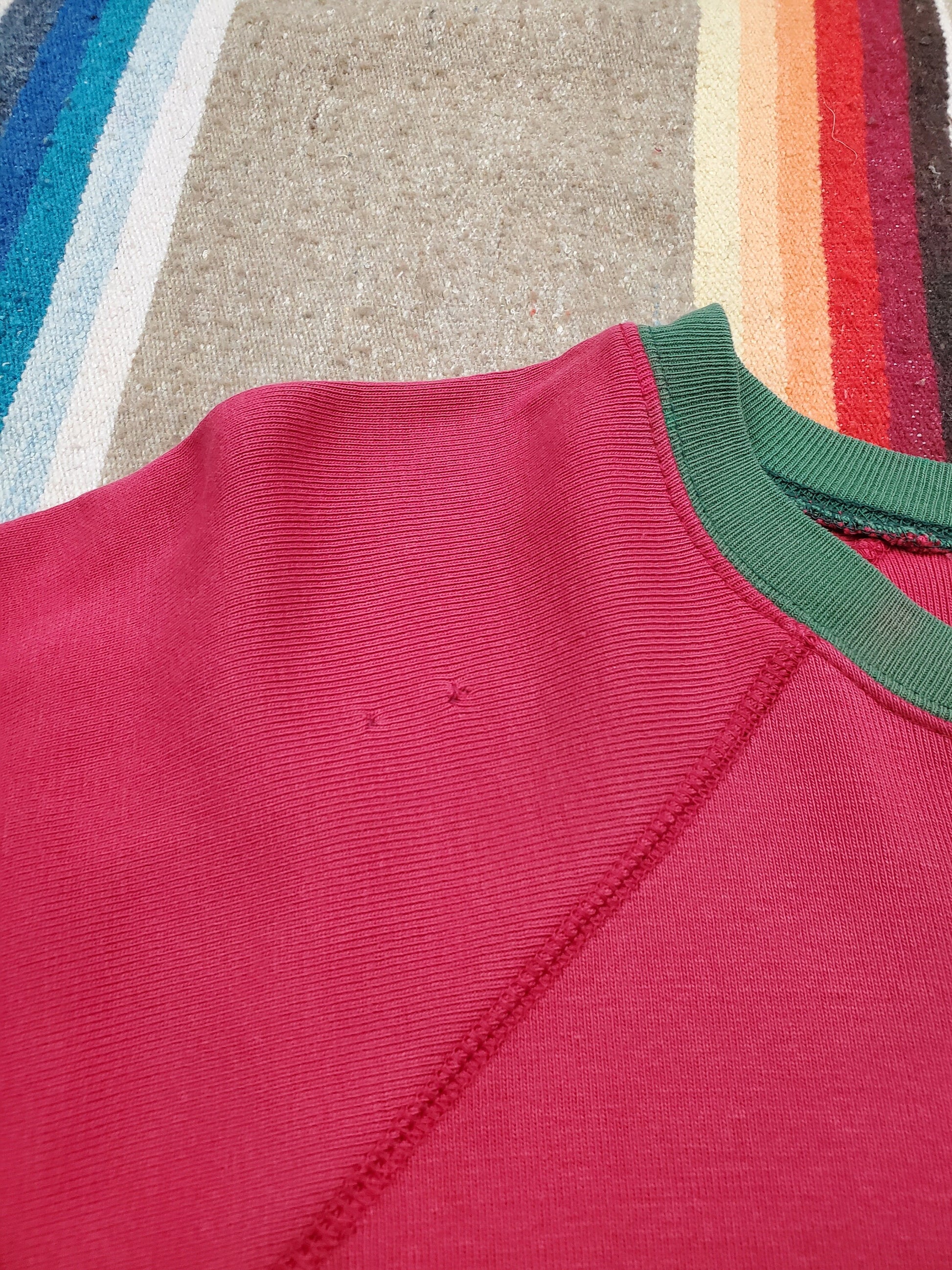 1980s/1990s The Villager Red Blank Raglan Sweatshirt Size S/M