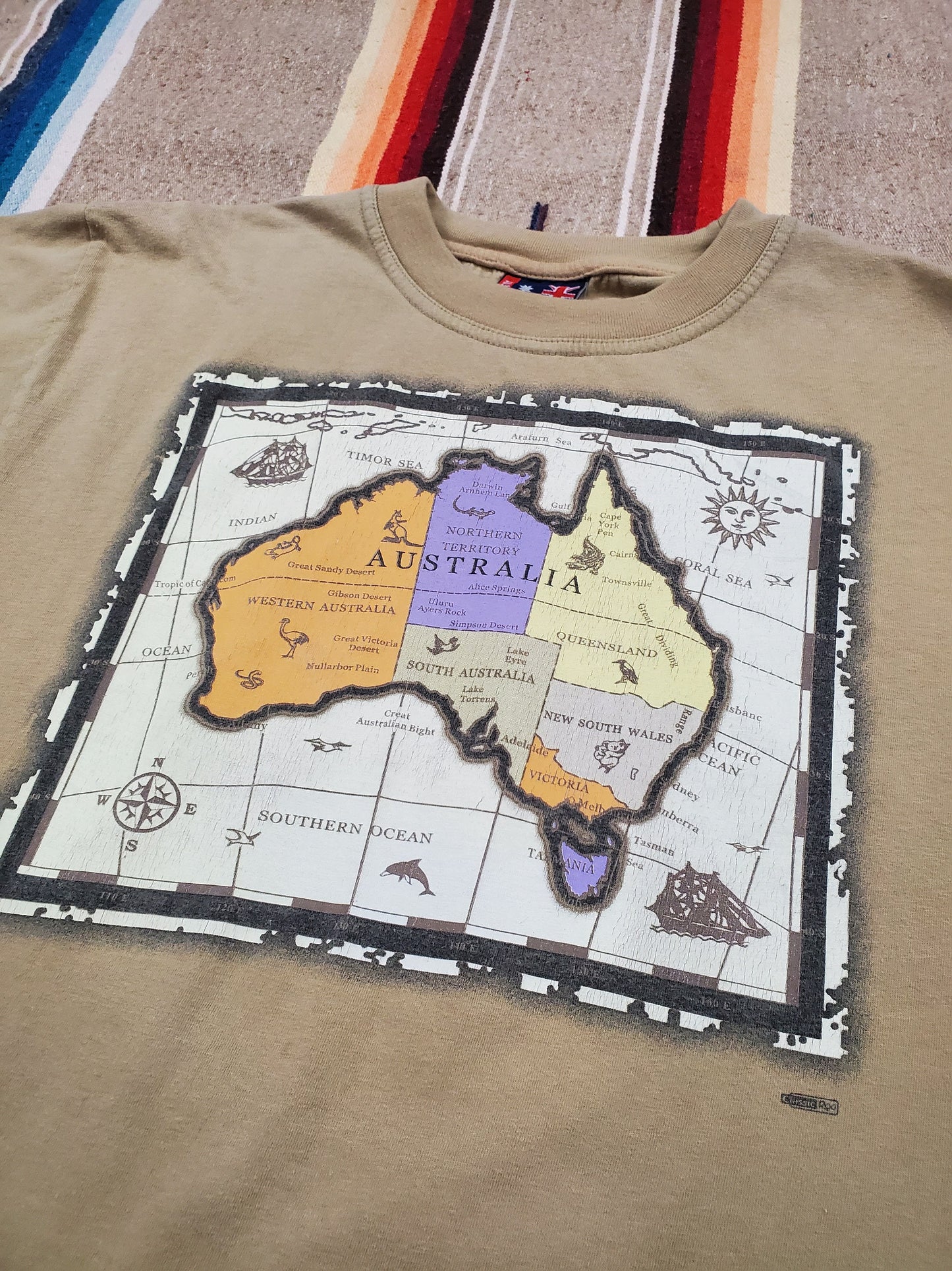 1990s/2000s Map of Australia T-Shirt Size L