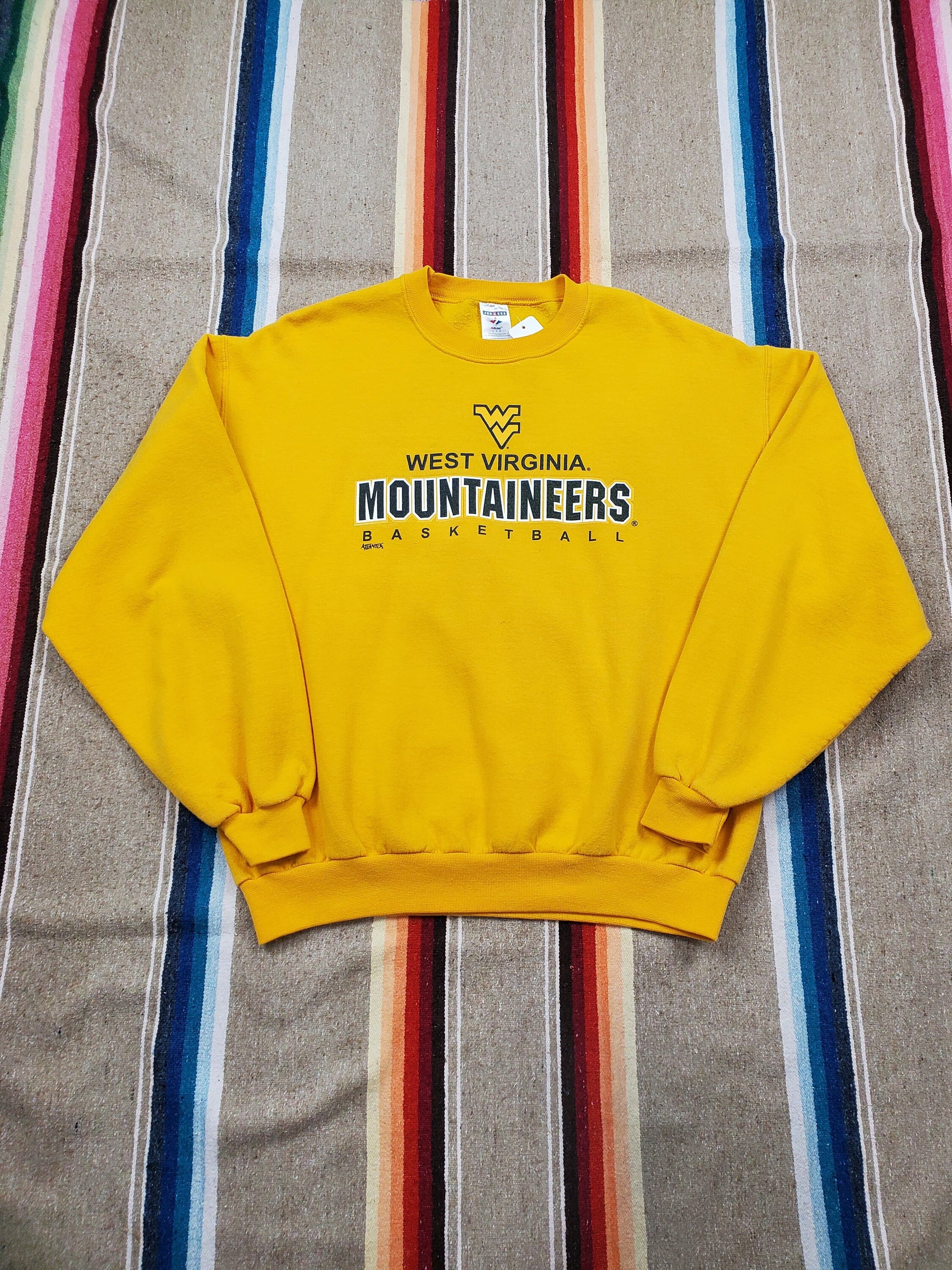 1990s/2000s Jerzees West Virginia Mountaineers Basketball Sweatshirt Size L/XL