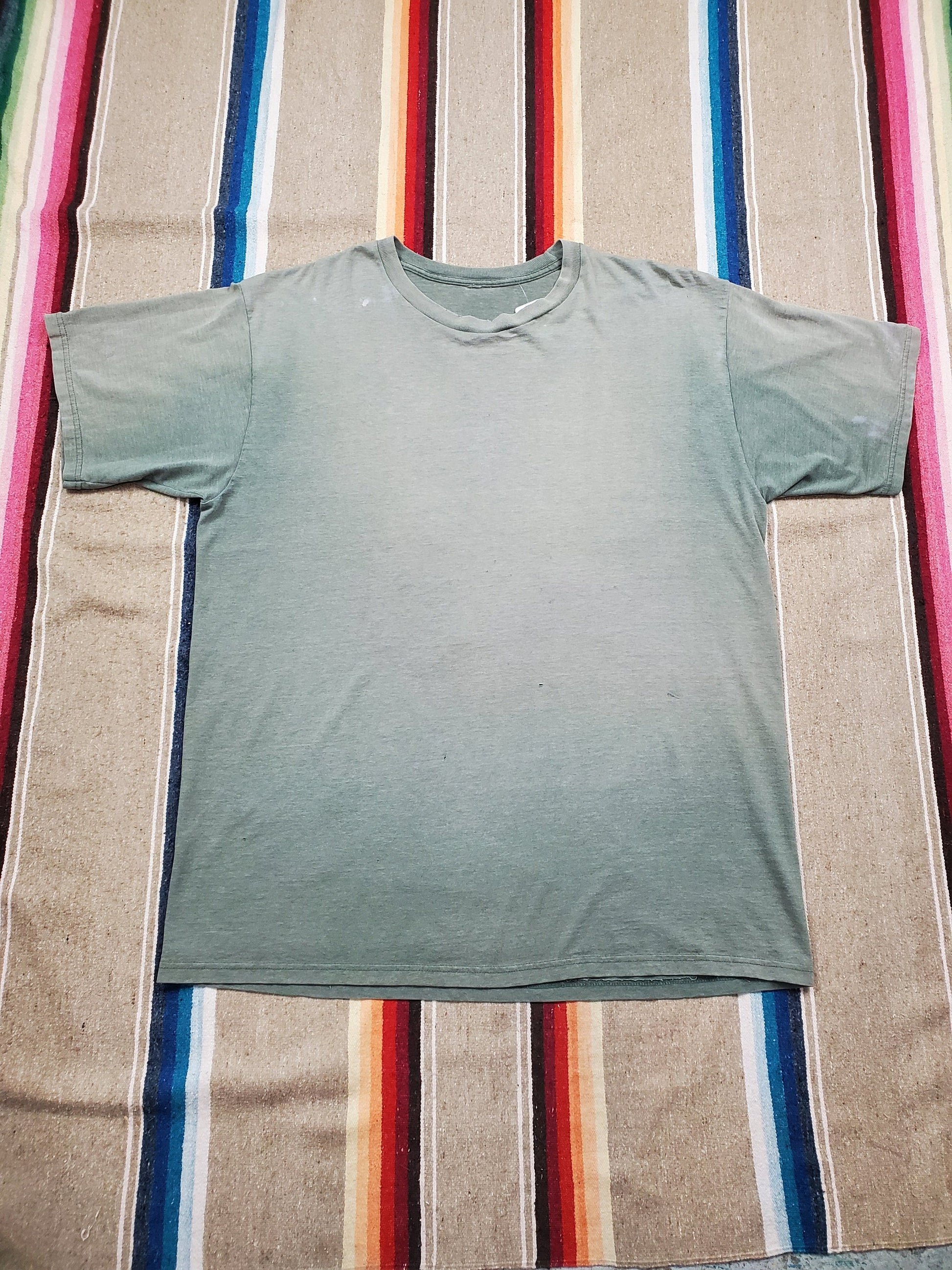 1990s/2000s Faded Blank Olive Green T-Shirt Size XL/XXL