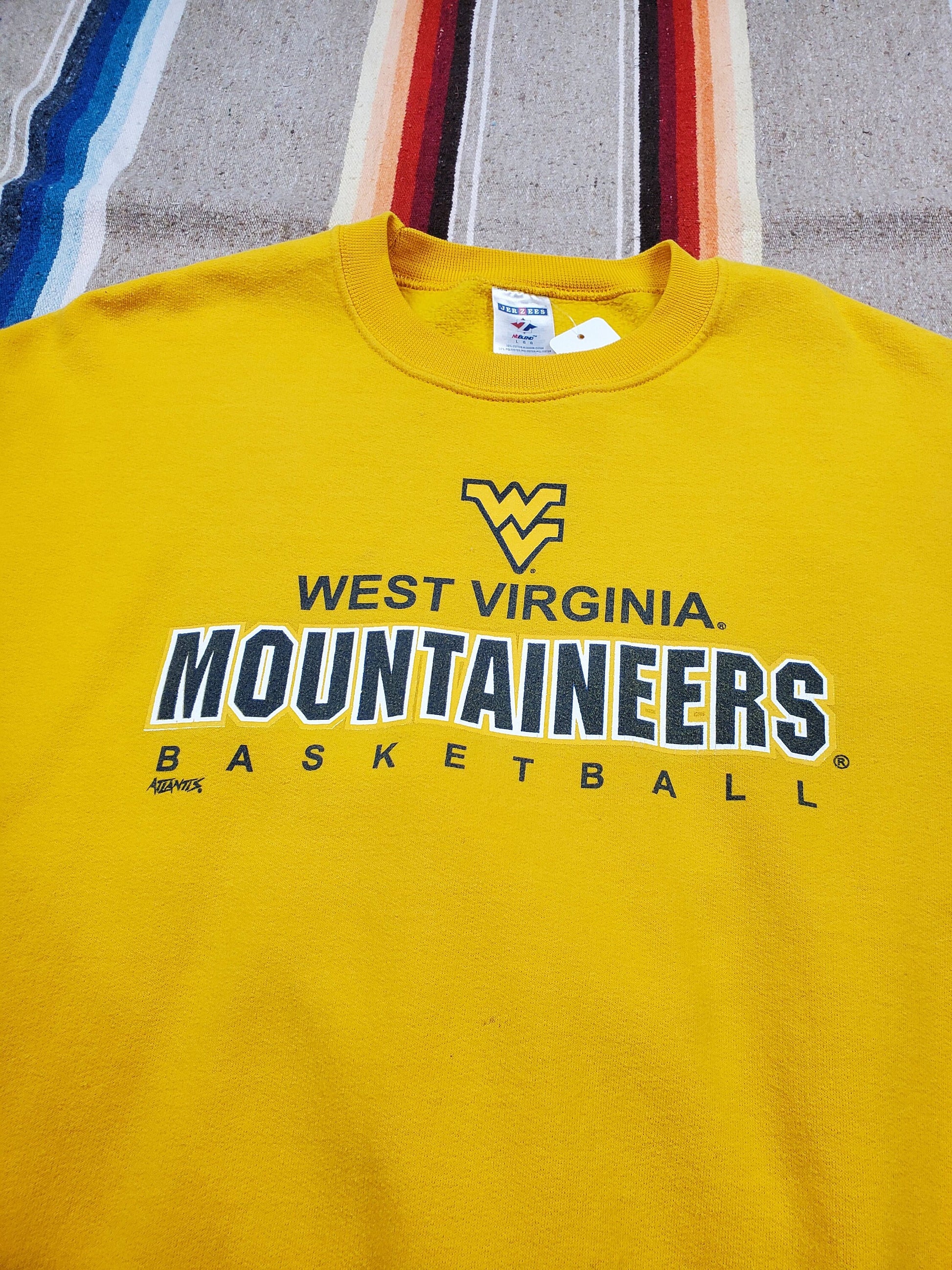 1990s/2000s Jerzees West Virginia Mountaineers Basketball Sweatshirt Size L/XL