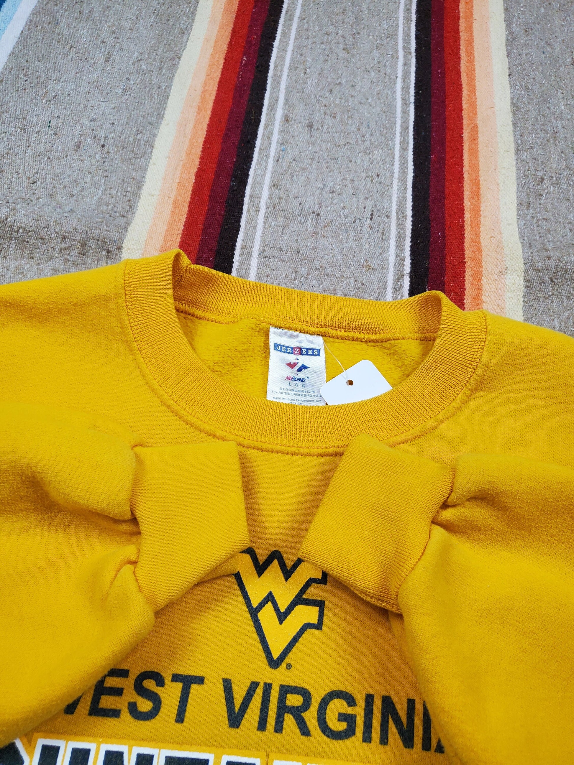 1990s/2000s Jerzees West Virginia Mountaineers Basketball Sweatshirt Size L/XL