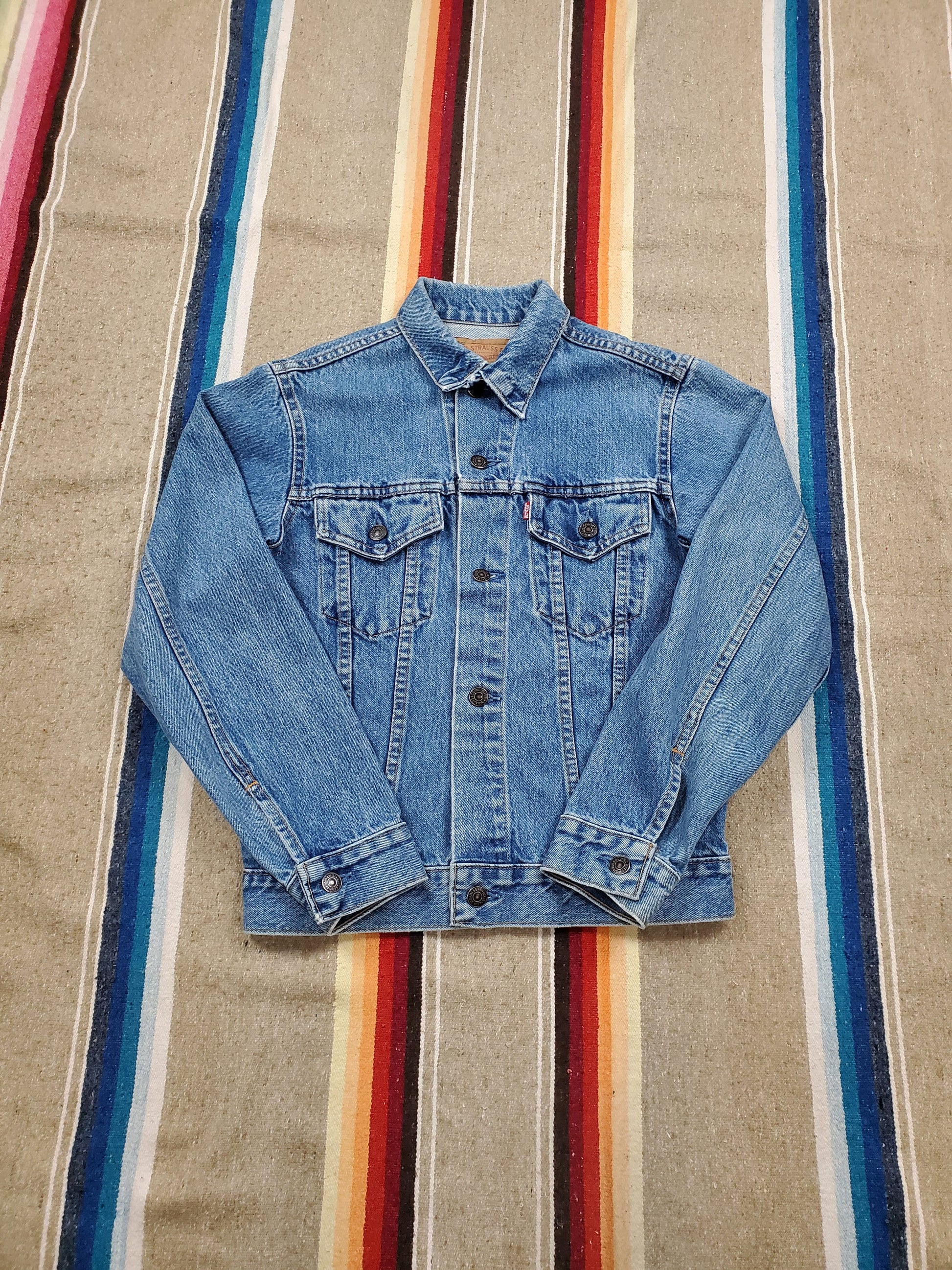 1980s Levi's 75405-0212 2 Pocket Denim Trucker Jacket Made in Canada Size XS Women's Size M