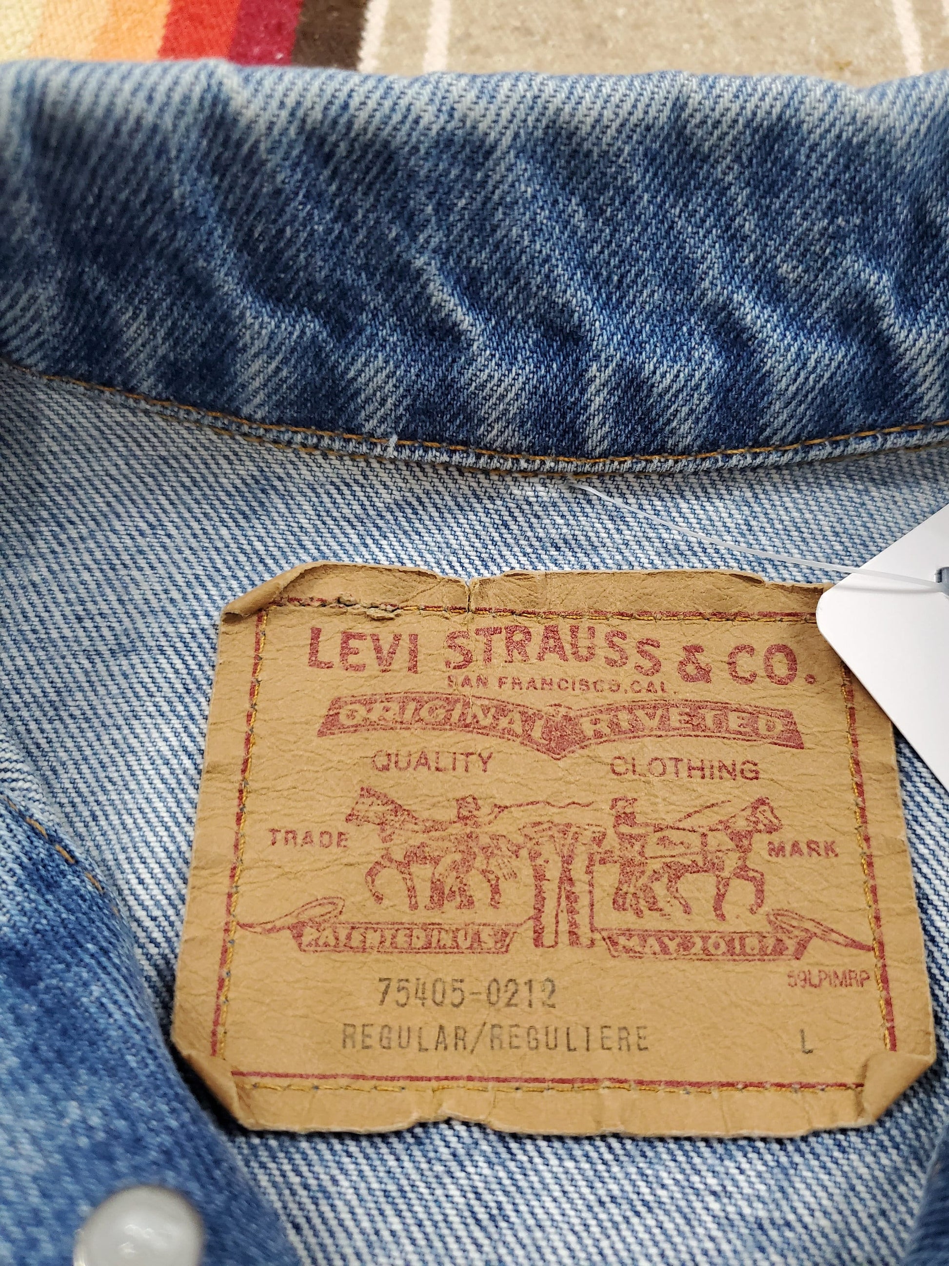 1980s Levi's 75405-0212 2 Pocket Denim Trucker Jacket Made in Canada Size XS Women's Size M