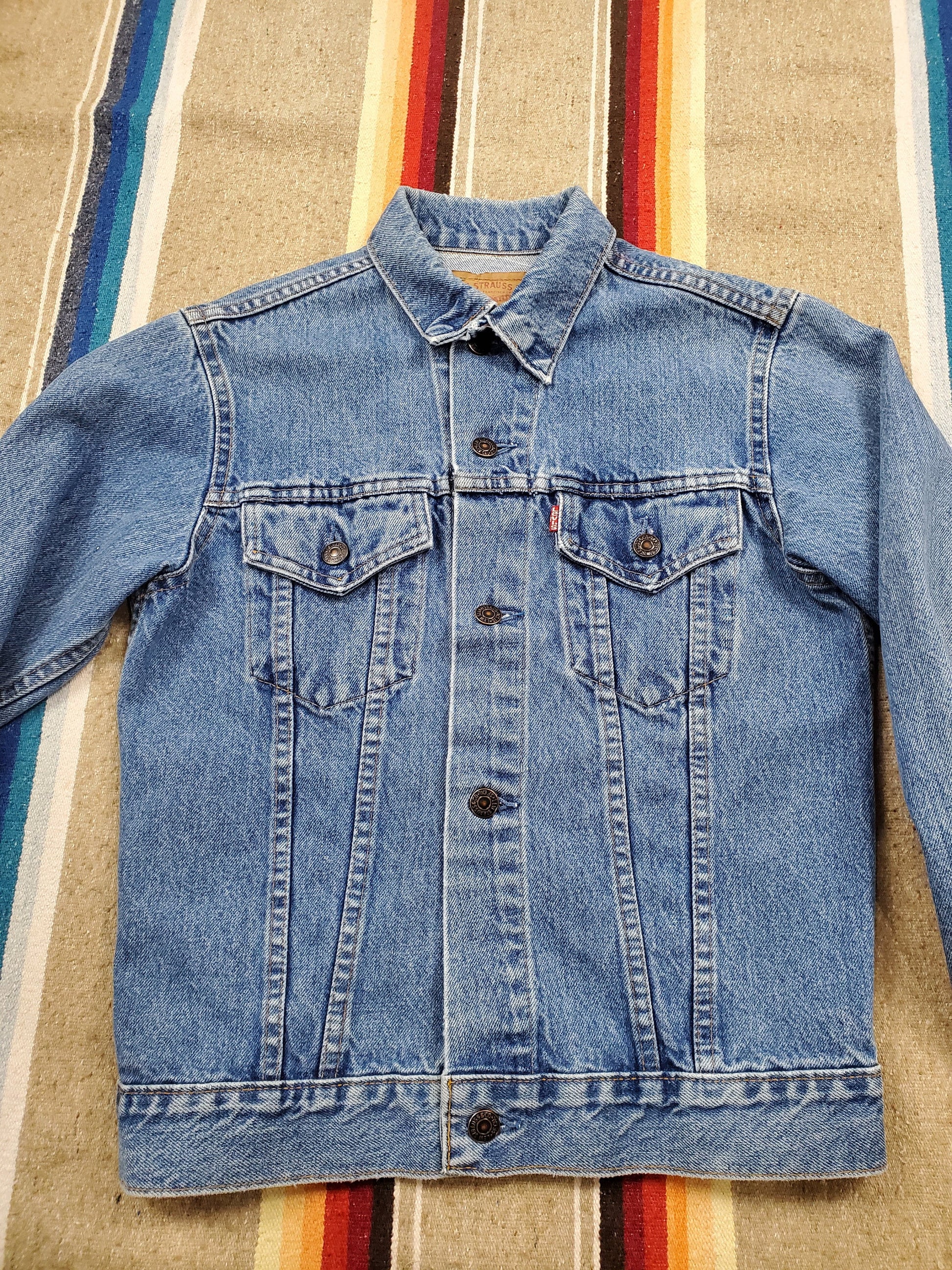 1980s Levi's 75405-0212 2 Pocket Denim Trucker Jacket Made in Canada Size XS Women's Size M