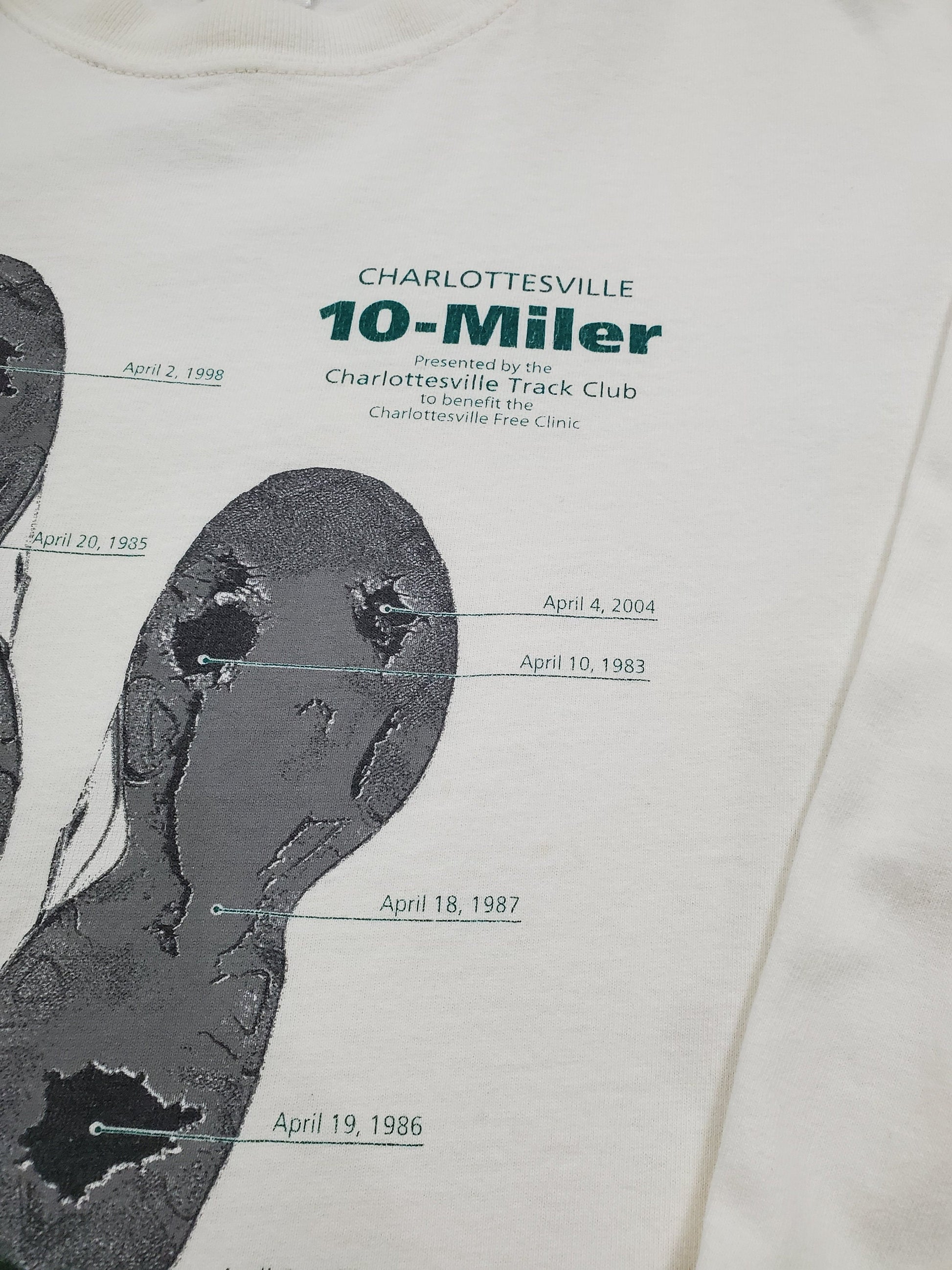 2000s 2005 Charlottesville Track Club 10-Miler 30th Anniversary Running Longsleeve T-Shirt Size M
