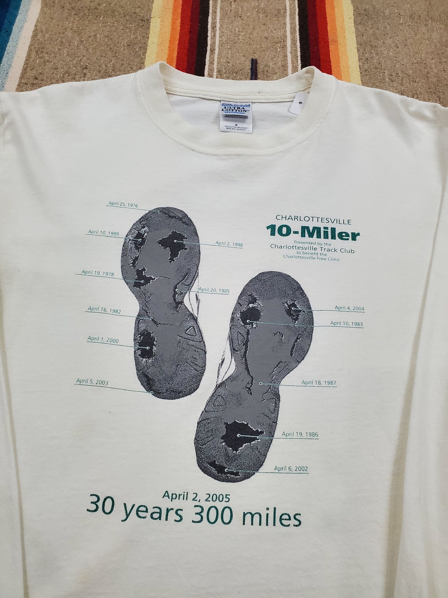2000s 2005 Charlottesville Track Club 10-Miler 30th Anniversary Running Longsleeve T-Shirt Size M